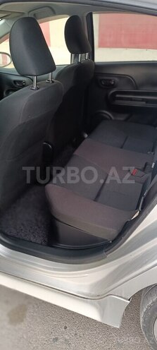 Toyota Prius C 2015, 87,628 km - 1.5 л - Bakı
