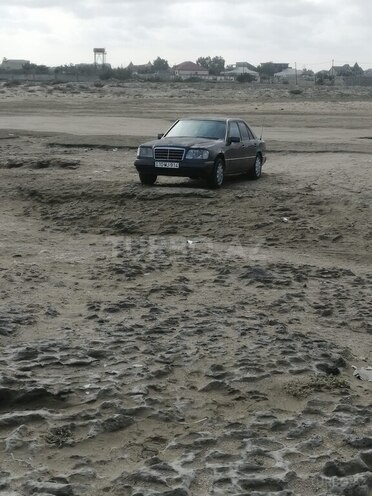 Mercedes E 250 1993, 710,050 km - 2.5 l - Sabirabad