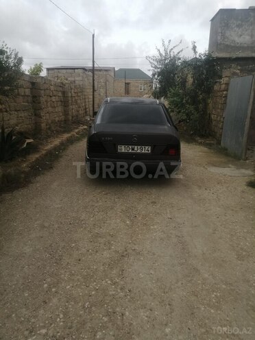 Mercedes E 250 1993, 710,050 km - 2.5 l - Sabirabad
