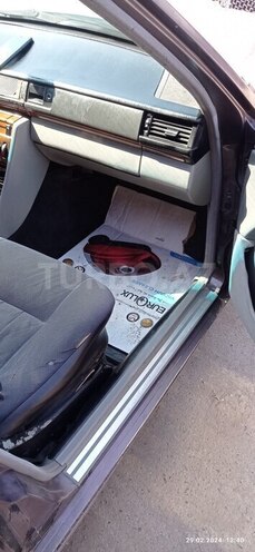 Mercedes E 250 1993, 710,050 km - 2.5 l - Sabirabad