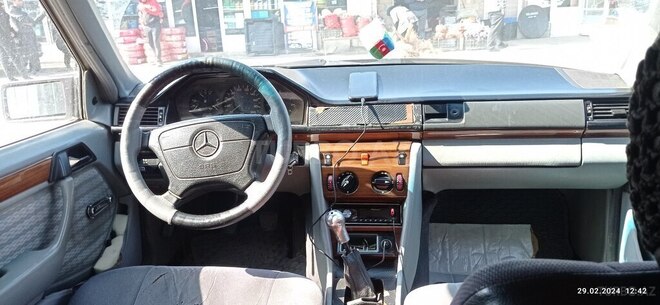 Mercedes E 250 1993, 710,050 km - 2.5 l - Sabirabad