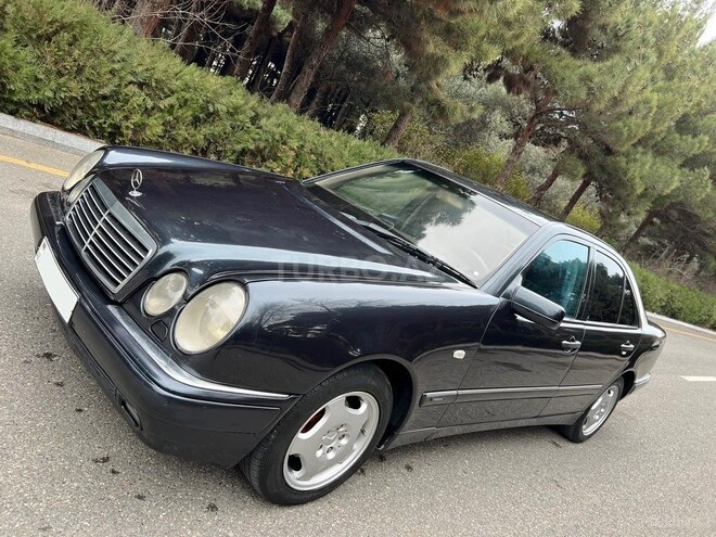 Mercedes E 220 1999, 280,000 km - 2.2 l - Bakı