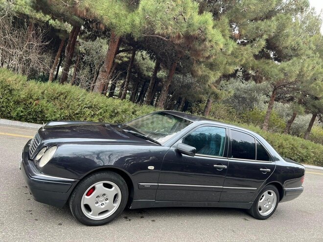 Mercedes E 220 1999, 280,000 km - 2.2 l - Bakı