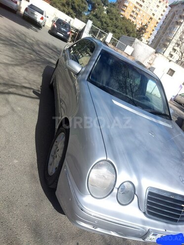 Mercedes E 240 2002, 280,500 km - 2.4 l - Bakı