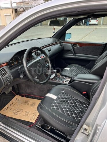 Mercedes E 230 1997, 321,550 km - 2.3 l - Bakı
