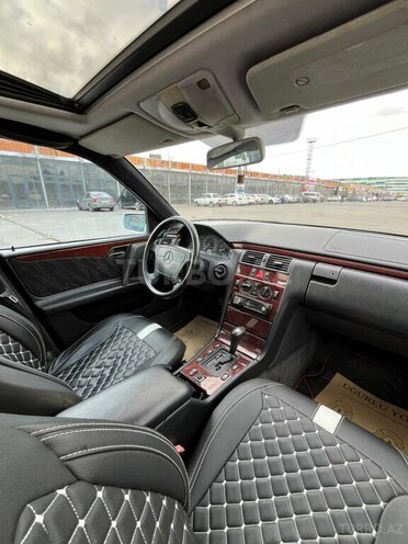 Mercedes E 230 1997, 321,550 km - 2.3 l - Bakı