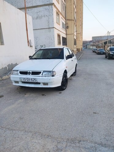 Volkswagen Polo 1995, 251,684 km - 1.6 l - Bakı