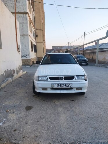 Volkswagen Polo 1995, 251,684 km - 1.6 l - Bakı