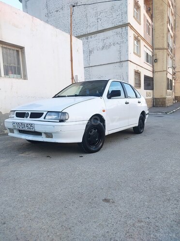 Volkswagen Polo 1995, 251,684 km - 1.6 l - Bakı