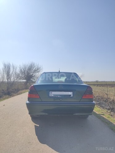 Mercedes C 240 1998, 246,000 km - 2.4 l - Biləsuvar