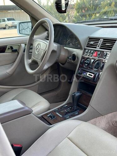 Mercedes C 230 1999, 286,000 km - 2.3 l - Saatlı