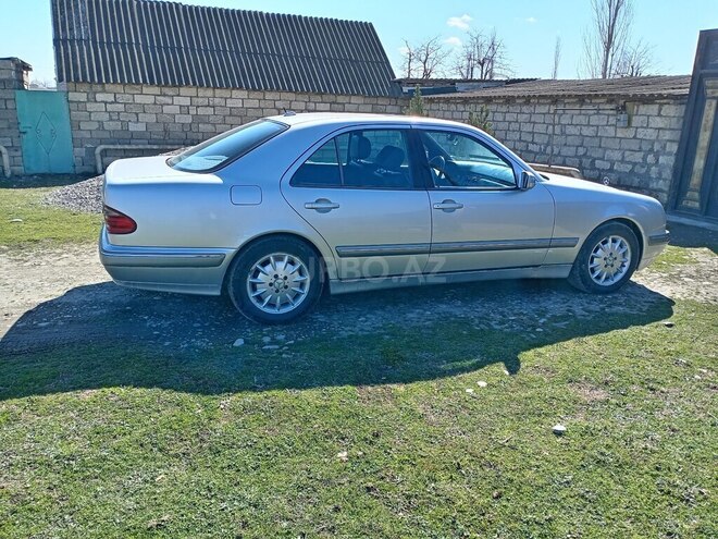 Mercedes E 240 1999, 241,560 km - 2.4 l - Xudat