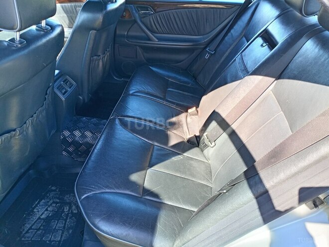 Mercedes E 240 1999, 241,560 km - 2.4 l - Xudat