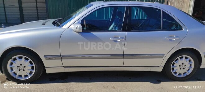 Mercedes E 240 1999, 241,560 km - 2.4 l - Xudat