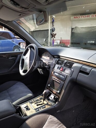 Mercedes E 270 2000, 321,000 km - 2.7 л - Göyçay