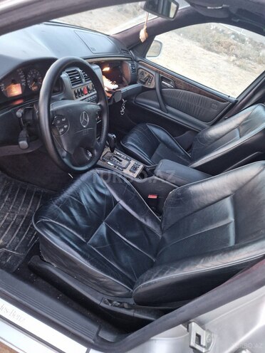 Mercedes E 320 2000, 300,000 km - 3.2 l - Bakı