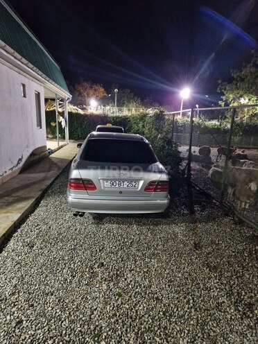 Mercedes E 320 2000, 300,000 km - 3.2 l - Bakı