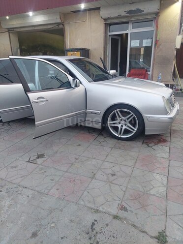 Mercedes E 320 2000, 300,000 km - 3.2 l - Bakı