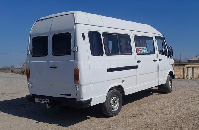 Mercedes 208 D 1994, 450,000 km - 2.3 l - Salyan