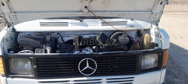 Mercedes 208 D 1994, 450,000 km - 2.3 l - Salyan