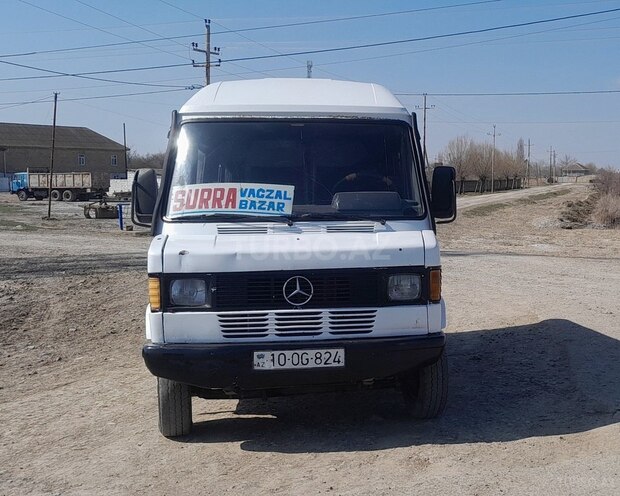 Mercedes 208 D 1994, 450,000 km - 2.3 l - Salyan