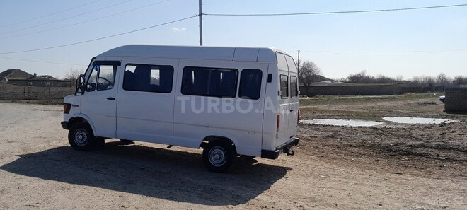 Mercedes 208 D 1994, 450,000 km - 2.3 l - Salyan