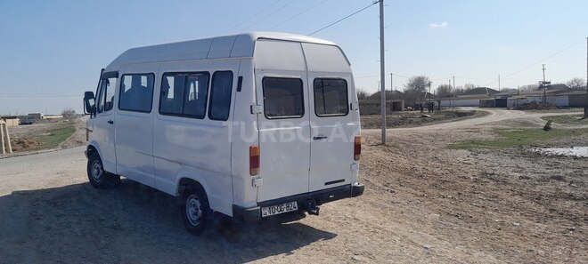 Mercedes 208 D 1994, 450,000 km - 2.3 l - Salyan