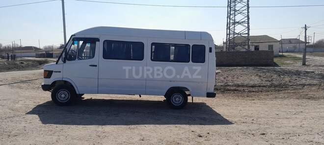 Mercedes 208 D 1994, 450,000 km - 2.3 l - Salyan
