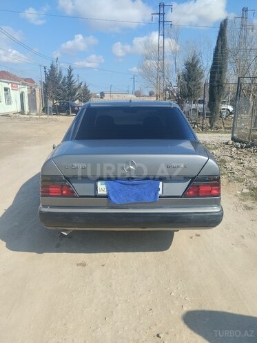 Mercedes E 250 1991, 301,000 km - 2.5 l - Bakı