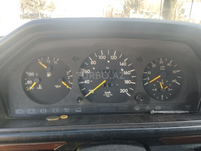 Mercedes E 250 1991, 301,000 km - 2.5 l - Bakı