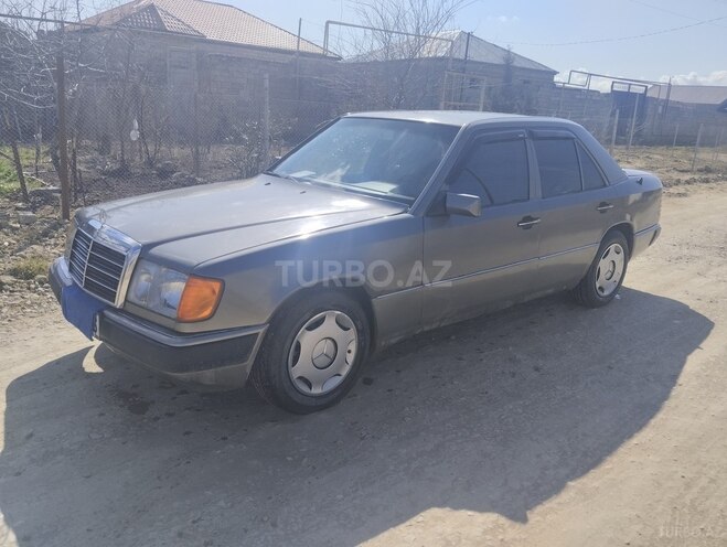 Mercedes E 250 1991, 301,000 km - 2.5 l - Bakı