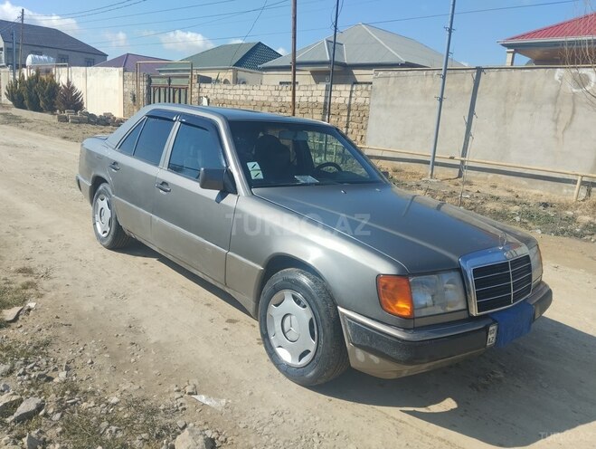 Mercedes E 250 1991, 301,000 km - 2.5 l - Bakı