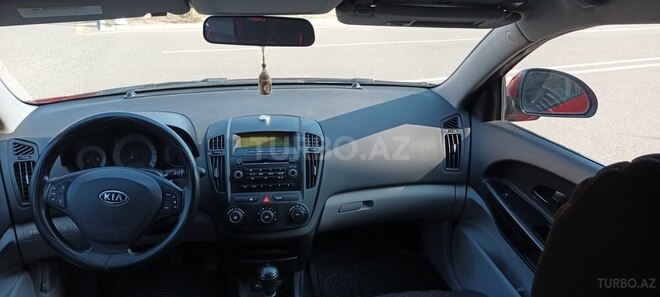 Kia Ceed 2007, 200,000 km - 1.4 l - Ucar