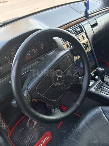 Mercedes E 280 1998, 330,000 km - 2.8 l - Göyçay