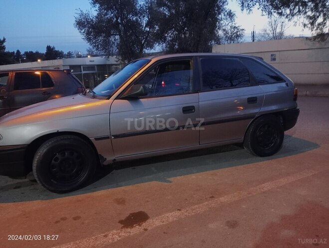 Opel Astra 1995, 27,000 km - 1.6 l - Yevlax
