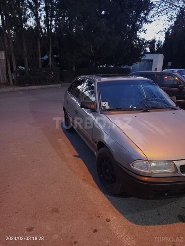 Opel Astra 1995, 27,000 km - 1.6 l - Yevlax
