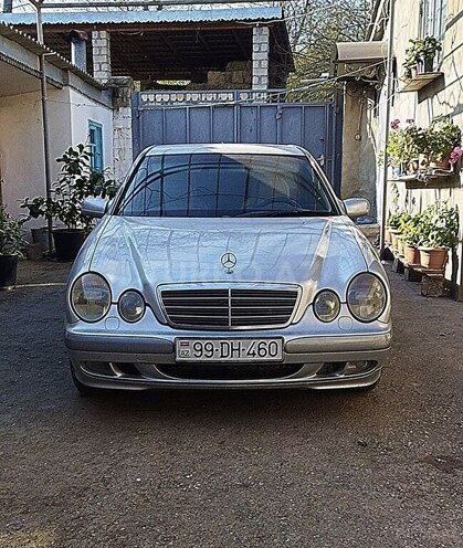 Mercedes E 220 2001, 540,000 km - 2.2 l - Qusar
