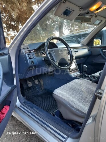 Mercedes E 220 2001, 540,000 km - 2.2 l - Qusar