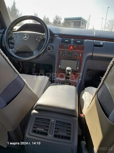 Mercedes E 220 2001, 540,000 km - 2.2 l - Qusar