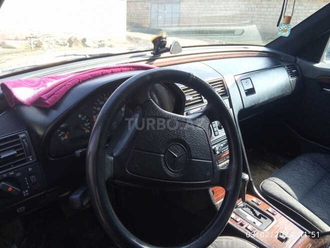 Mercedes C 180 1994, 300,000 km - 1.8 л - Quba