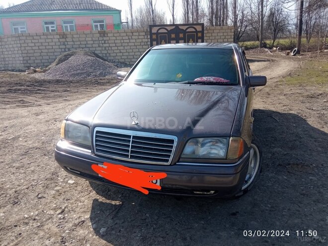 Mercedes C 180 1994, 300,000 km - 1.8 л - Quba