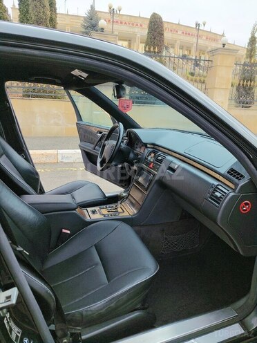 Mercedes E 240 2000, 350,000 km - 2.4 l - Gəncə