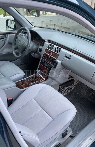 Mercedes E 240 2000, 187,451 km - 2.6 l - Bakı