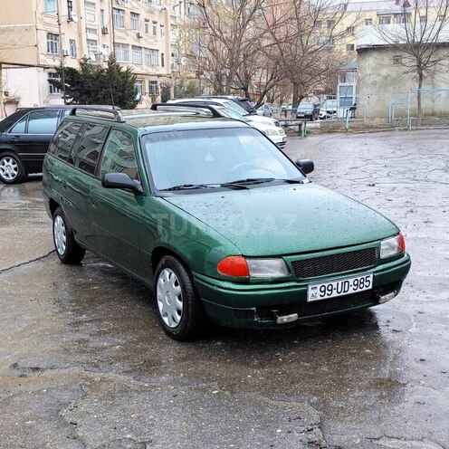 Opel Astra 1997, 398,000 km - 1.6 l - Naftalan
