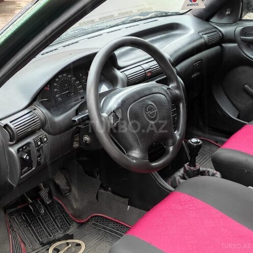 Opel Astra 1997, 398,000 km - 1.6 l - Naftalan