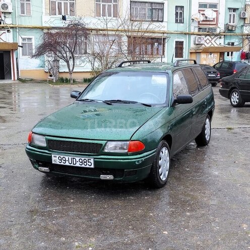 Opel Astra 1997, 398,000 km - 1.6 l - Naftalan