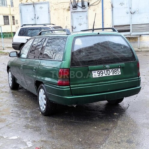 Opel Astra 1997, 398,000 km - 1.6 l - Naftalan
