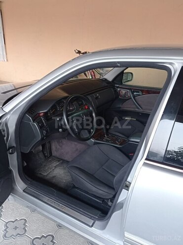 Mercedes E 240 2000, 195,343 km - 2.6 l - Zaqatala