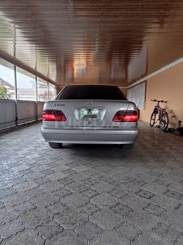 Mercedes E 240 2000, 195,343 km - 2.6 l - Zaqatala