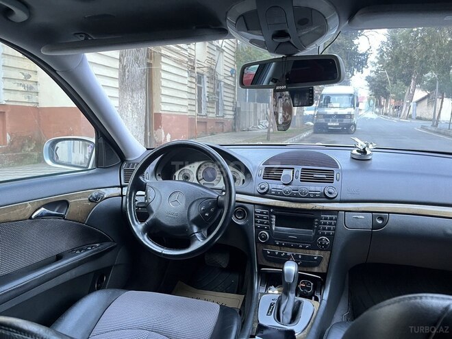 Mercedes E 240 2002, 257,000 km - 2.6 л - Zaqatala